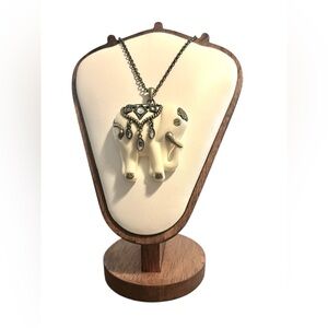 Avon Wild Safari Elephant Pendant Necklace (2011)